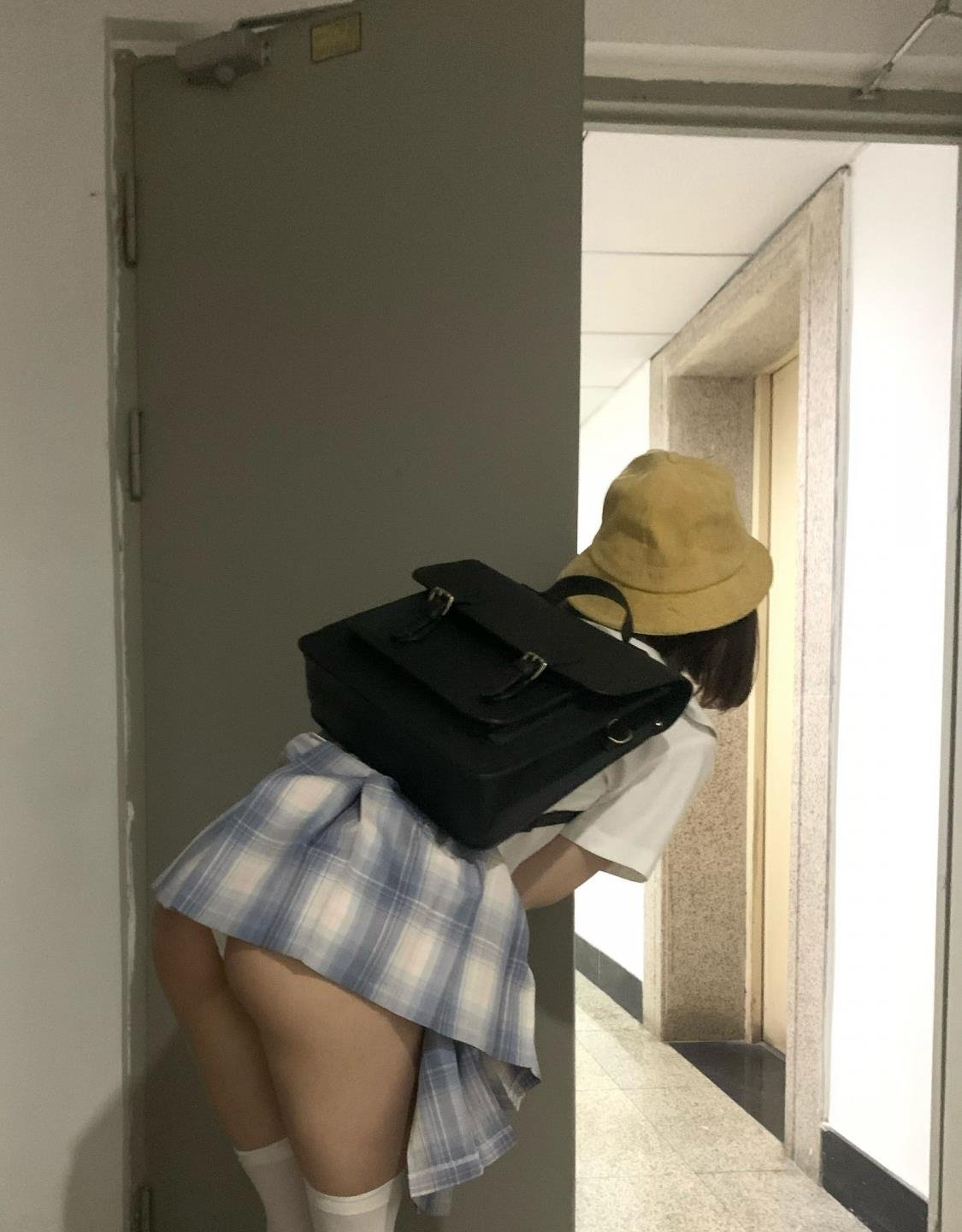 LOUISA KHOVANSKI����